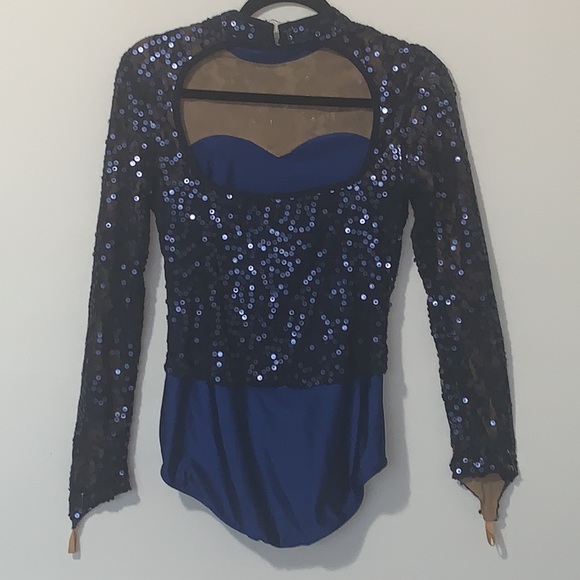 Top - Picture 2 of 4